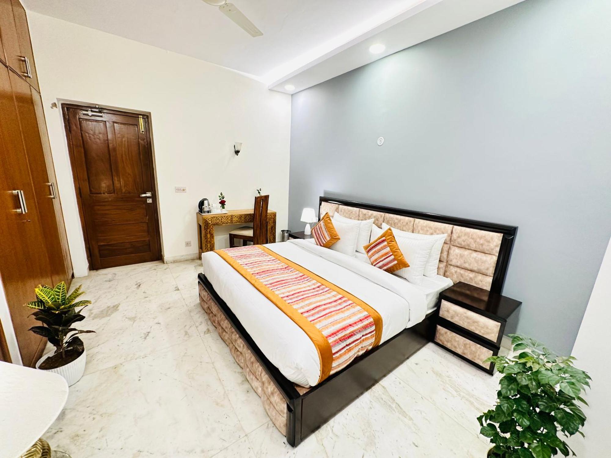 Grove Residency Hauz Khas New Delhi Couple Friendly Hotel Exterior photo