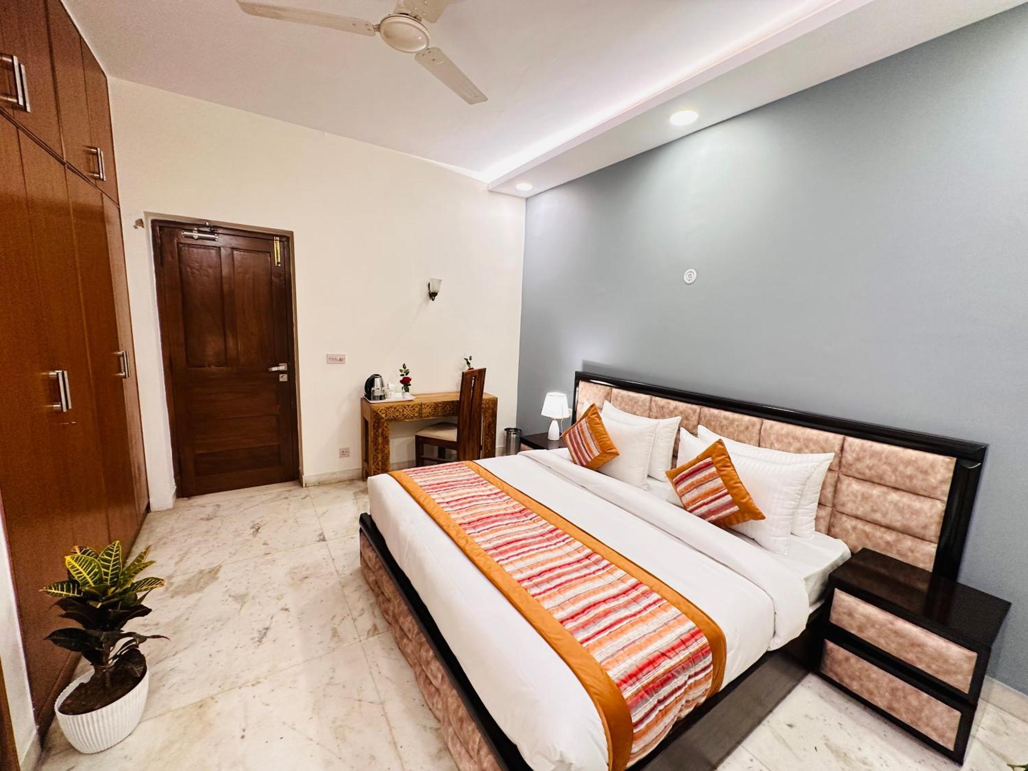Grove Residency Hauz Khas New Delhi Couple Friendly Hotel Exterior photo