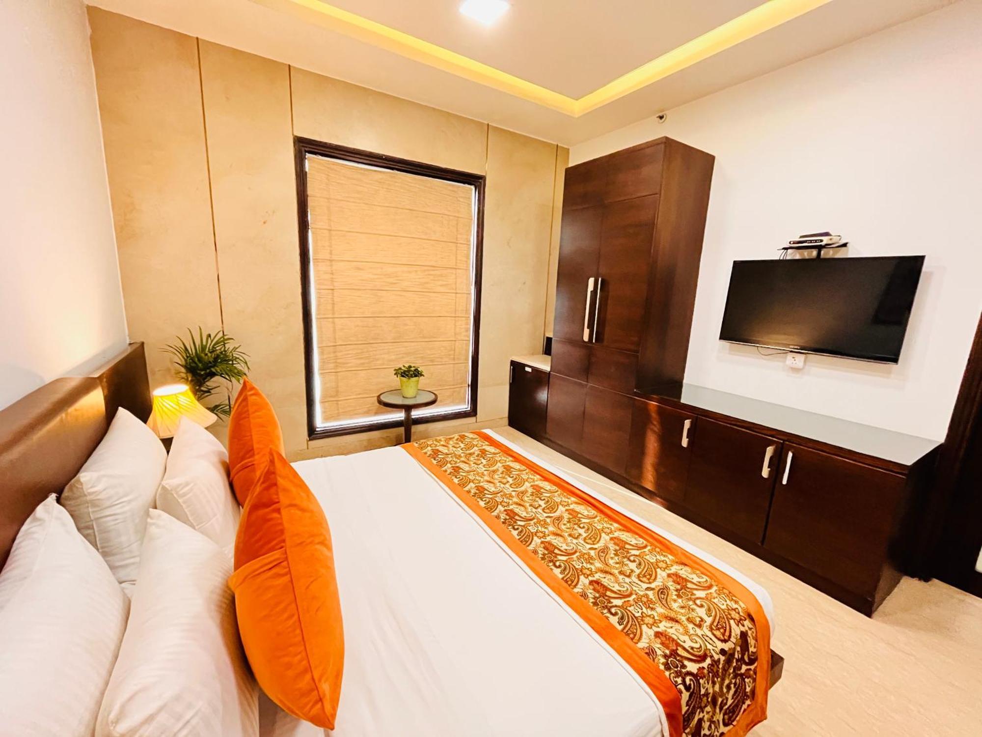 Grove Residency Hauz Khas New Delhi Couple Friendly Hotel Exterior photo